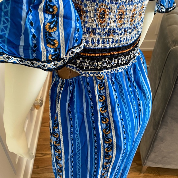 COPY - Off the shoulder Jumpsuit with side cut-outs - Picture 5 of 11